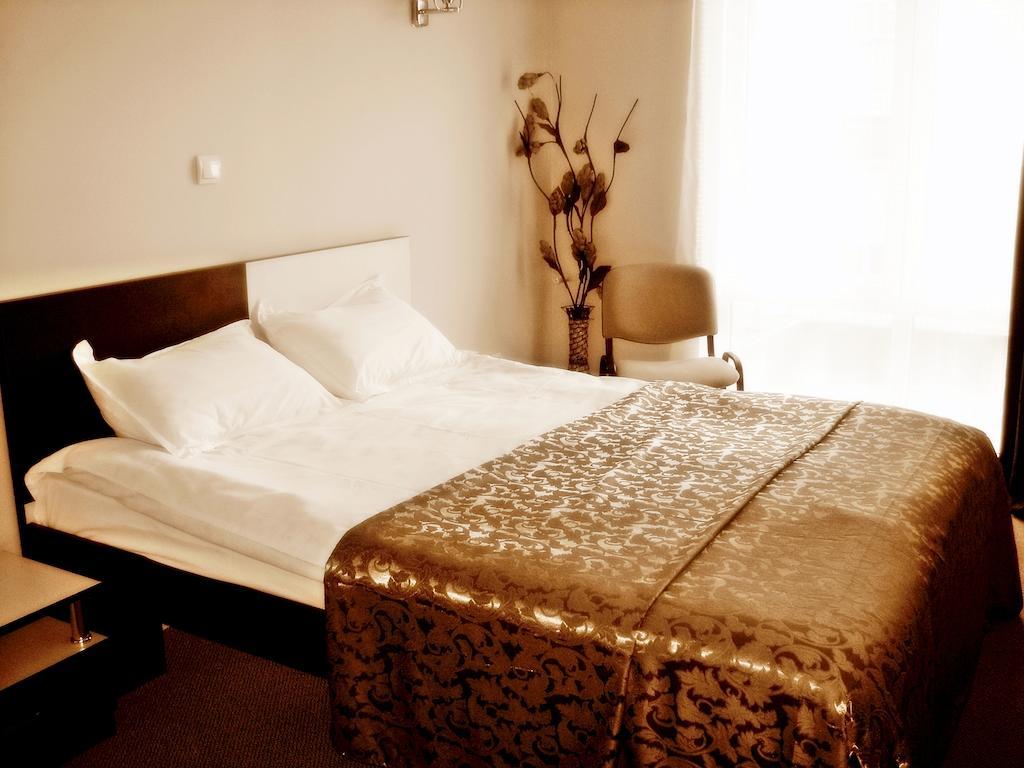 Hotel Babilon Bucarest Chambre photo