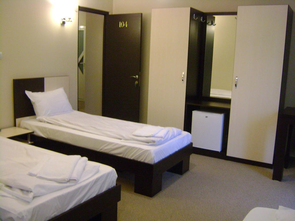 Hotel Babilon Bucarest Chambre photo