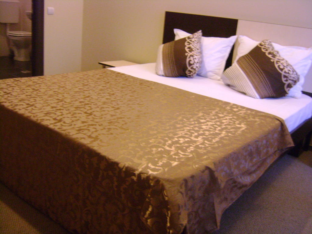 Hotel Babilon Bucarest Chambre photo