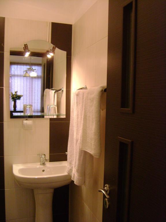Hotel Babilon Bucarest Extérieur photo