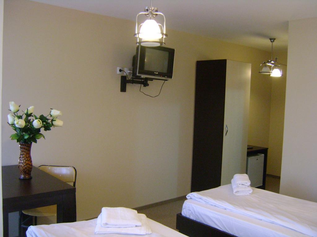 Hotel Babilon Bucarest Chambre photo