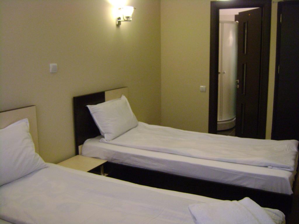 Hotel Babilon Bucarest Extérieur photo