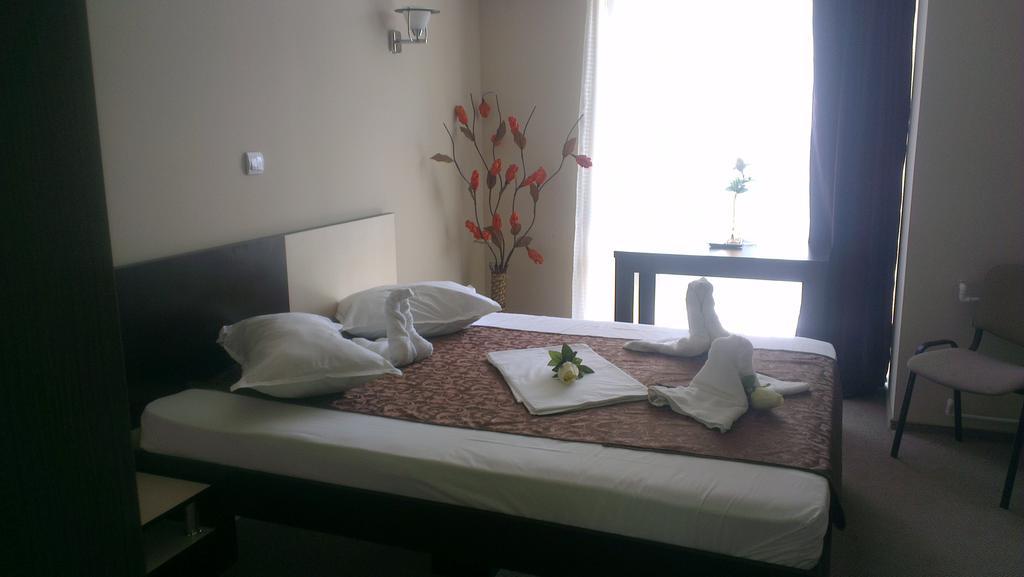 Hotel Babilon Bucarest Chambre photo